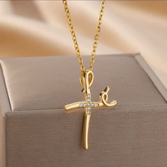 NWT 14K Gold Plated Cubic Zirconia Encrusted Cross Pendant Necklace 15” - Picture 1 of 9